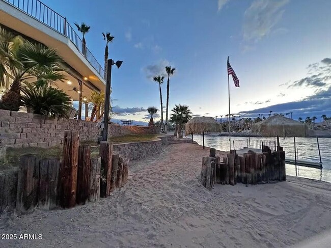 9755 Dike Rd in Mohave Valley, AZ - Foto de edificio - Building Photo