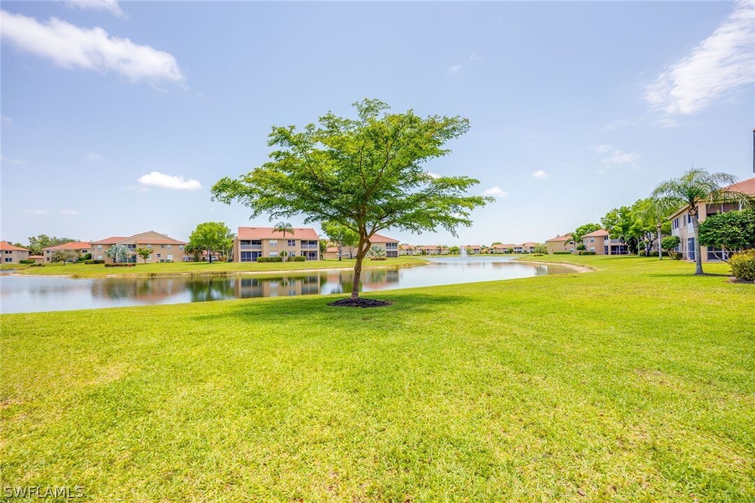 6710 Huntington Lakes Cir in Naples, FL - Foto de edificio