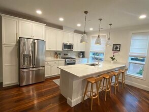 519 Broadway, Unit 201 in Somerville, MA - Building Photo - Building Photo