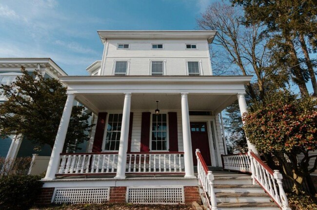 319 Radcliffe St in Bristol, PA - Building Photo - Building Photo