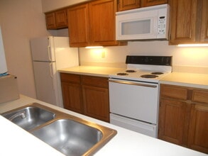 2300 Lowell Dr in Lawrence, KS - Building Photo - Building Photo