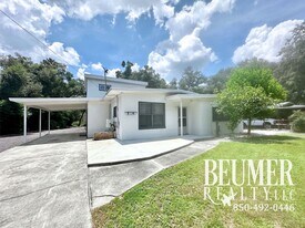 623 Edgewater Dr in Pensacola, FL - Building Photo