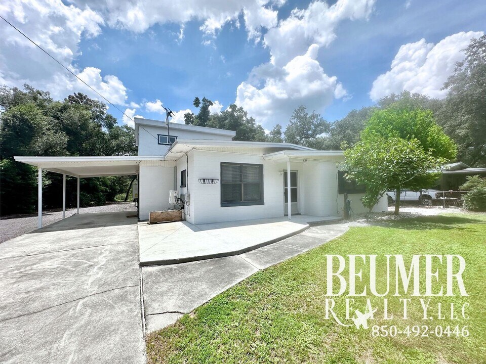 632 Edgewater Dr in Pensacola, FL - Building Photo