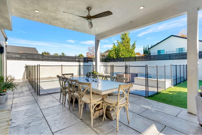 6324 Geyser Ave in Los Angeles, CA - Foto de edificio - Building Photo