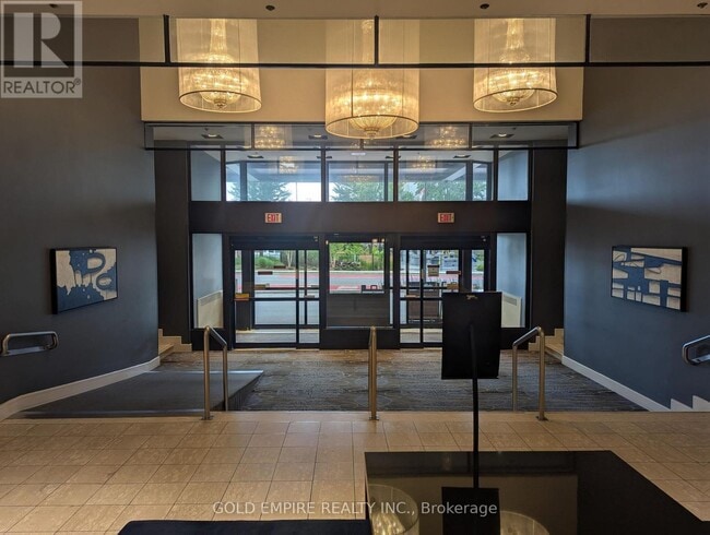 300 King St in London, ON - Building Photo - Building Photo