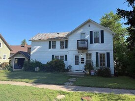 2416 Algoma St, Unit 3 in Stevens Point, WI - Building Photo