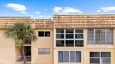 8345 Sunrise Lakes Blvd in Sunrise, FL - Building Photo - Building Photo