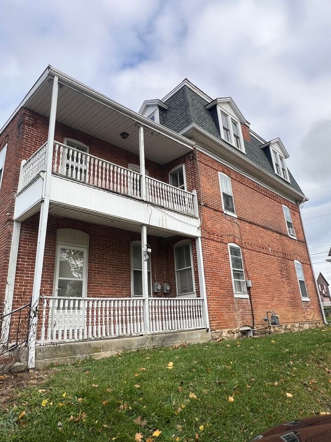 201 Nashville Blvd in Spring Grove, PA - Building Photo - Building Photo