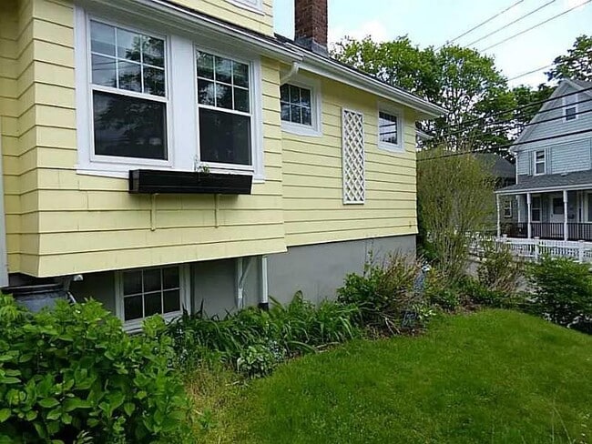61 Malbone Rd in Newport, RI - Building Photo - Building Photo