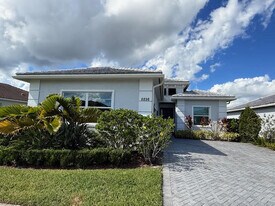 8898 SW Breve Way in Port St. Lucie, FL - Building Photo