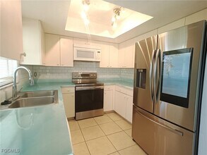 1815 SE 11th Ave in Cape Coral, FL - Foto de edificio - Building Photo