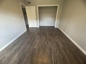 137 Elm St in Lockhart, TX - Building Photo - Building Photo