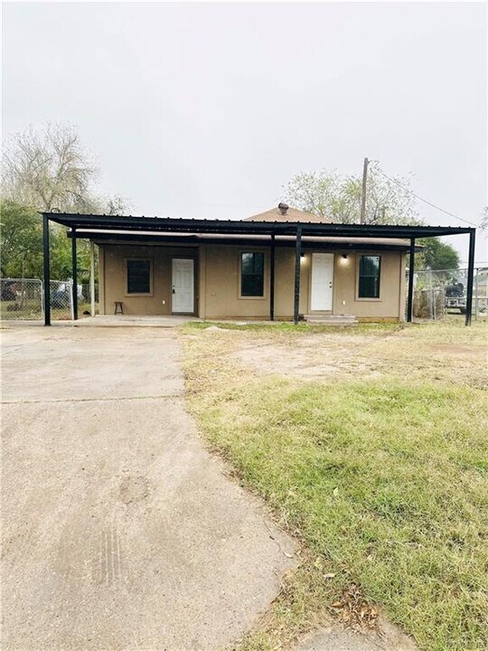 809 S 15th Ave in Edinburg, TX - Building Photo