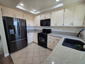 2835 La Vida Dr in Lancaster, CA - Building Photo - Building Photo