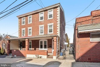309 W Elm St in Conshohocken, PA - Building Photo - Building Photo