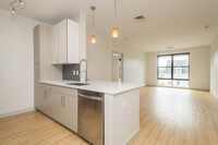 223 W 2nd St, Unit 417 in Boston, MA - Foto de edificio - Building Photo