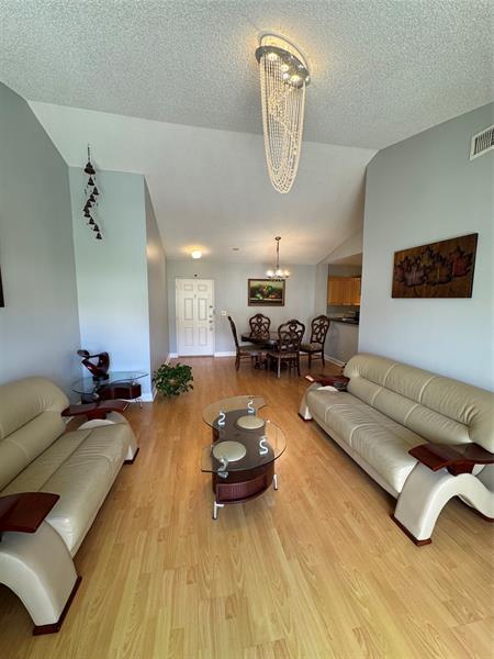 5681 Riverside Dr in Coral Springs, FL - Building Photo - Building Photo