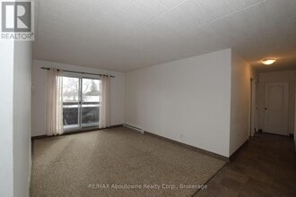 36 Freeborn Ave in Brantford, ON - Building Photo - Building Photo