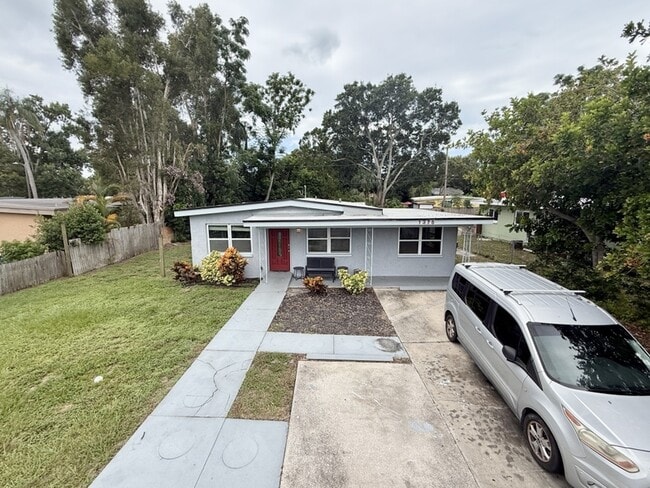 1375 Tuscola St in Clearwater, FL - Building Photo - Building Photo