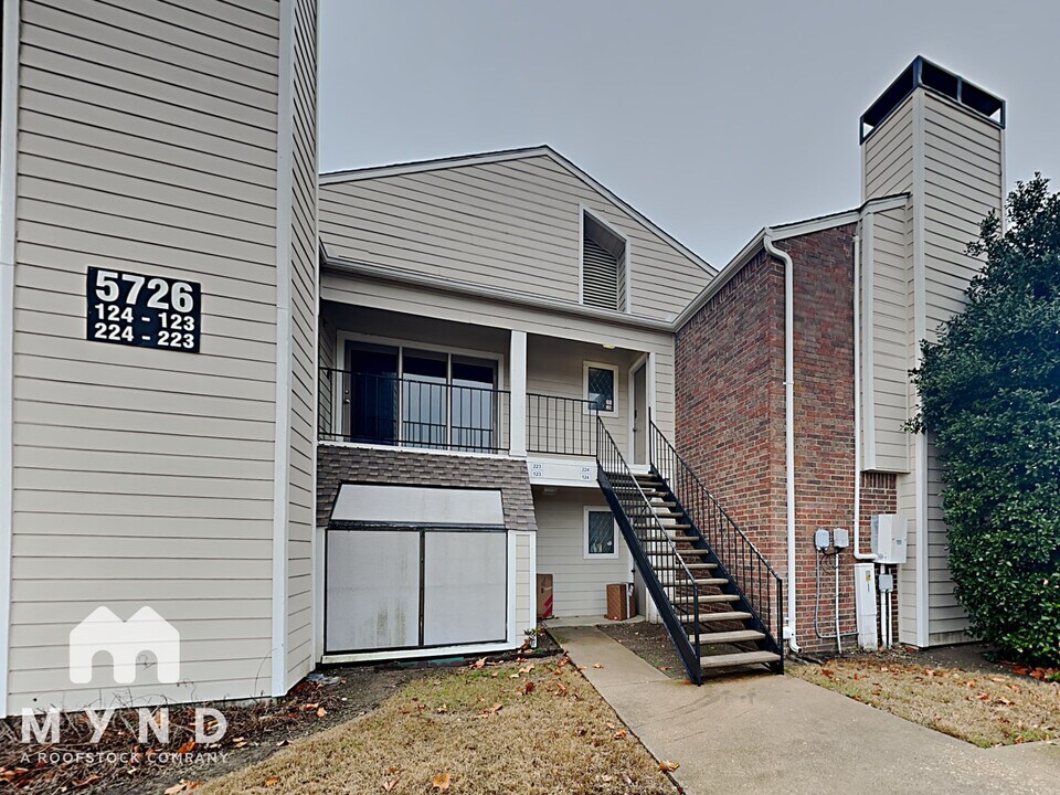 5726 Marvin Loving Dr in Garland, TX - Building Photo