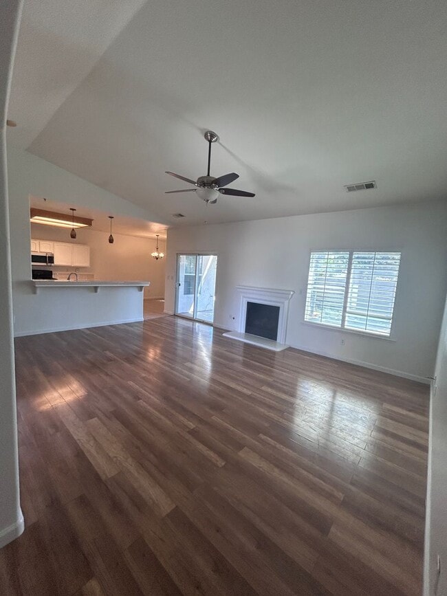 1727 Linden St in Lemoore, CA - Building Photo - Building Photo