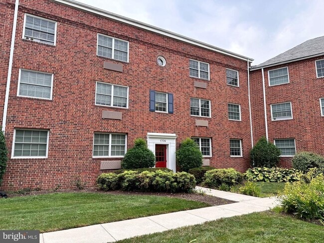 property at 1706 W Abingdon Dr