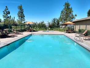 The Bungalows in Yucaipa, CA - Foto de edificio - Building Photo