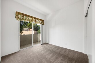 2907 Claremore Ln in Long Beach, CA - Building Photo - Building Photo