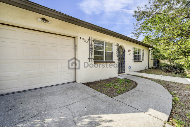 4623 Whiteway Dr in Tampa, FL - Building Photo - Building Photo