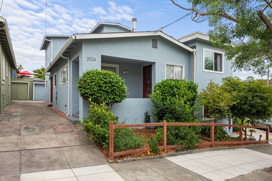2924 Morcom Ave in Oakland, CA - Building Photo