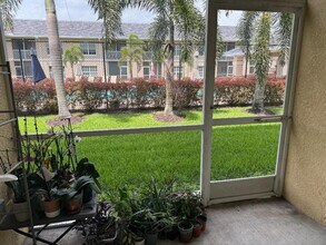 8313 Bernwood Cove Loop, Unit 1205 in Ft. Myers, FL - Foto de edificio - Building Photo