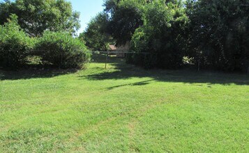 207 E Hogan Dr in Copperas Cove, TX - Building Photo - Building Photo