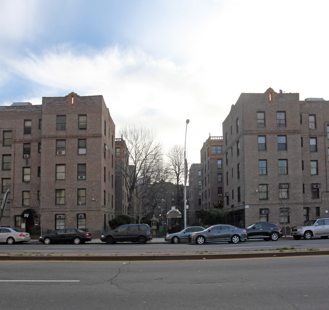 Thomas Gardens in Bronx, NY - Building Photo - Building Photo