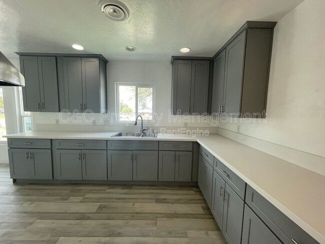 1410 Cottonwood Ave in San Jacinto, CA - Building Photo - Building Photo