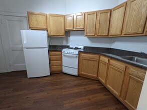 1595 Beacon St, Unit 4 in Brookline, MA - Foto de edificio - Building Photo