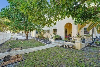 2000 Jackson St in Hollywood, FL - Building Photo - Building Photo