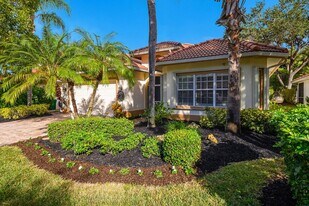 4806 Europa Dr in Naples, FL - Building Photo