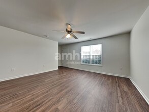 67 Wolf Creek Ln in Lillington, NC - Foto de edificio - Building Photo