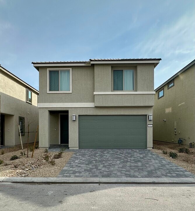 8044 Texas Hls St in Las Vegas, NV - Building Photo