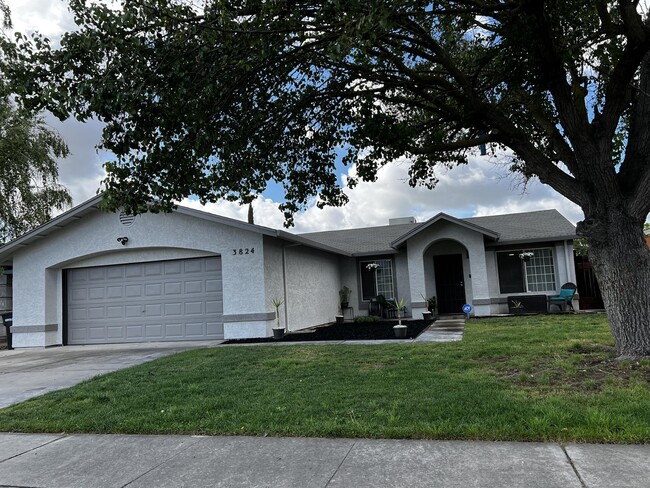 property at 3824 Hollywood Dr