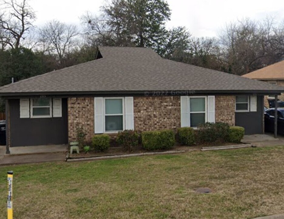 1315 Quail Trl, Unit 1315 in Fort Worth, TX - Foto de edificio