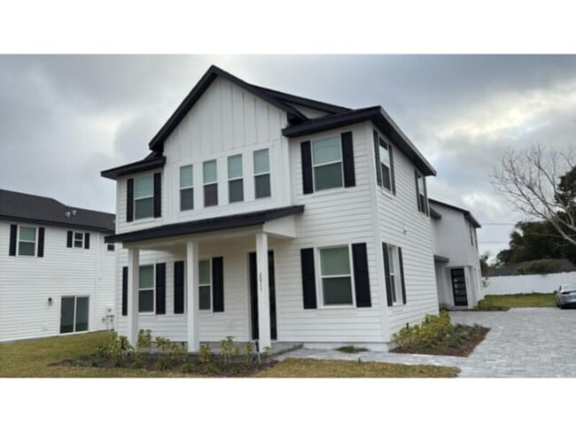 2011 Peel Ave in Orlando, FL - Building Photo - Building Photo