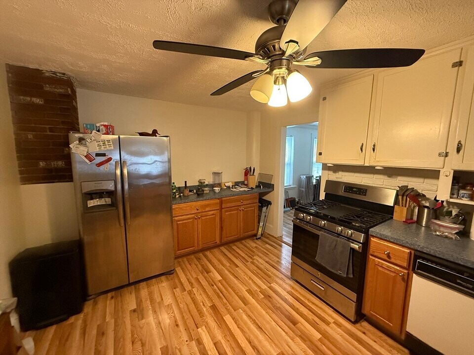 35 Winthrop Ave, Unit 1 in Quincy, MA - Building Photo