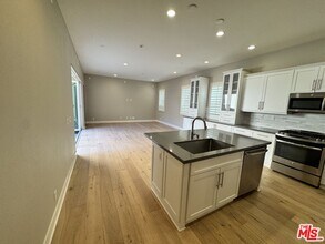 231 Cultivate in Irvine, CA - Building Photo - Building Photo