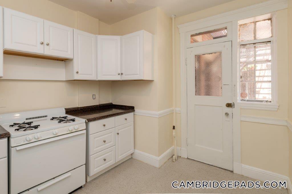 19 Forest St in Cambridge, MA - Building Photo