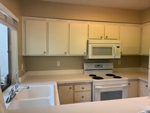 1353 Caminito Gabaldon, Unit D in San Diego, CA - Foto de edificio - Building Photo