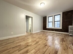 24 Thayer St in New York, NY - Building Photo - Building Photo