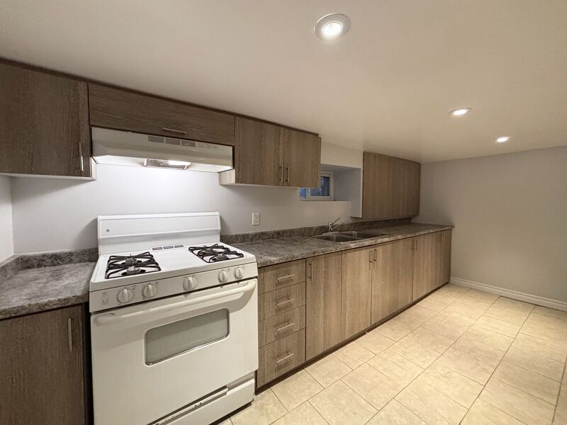 57 Burris St in Hamilton, ON - Building Photo