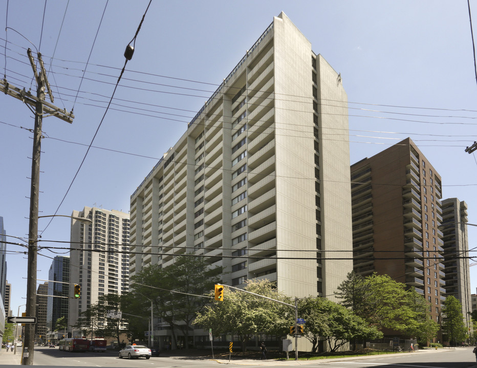 Centretown Place in Ottawa, ON - Building Photo