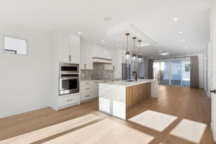 33 Harvard St NW in Calgary, AB - Building Photo